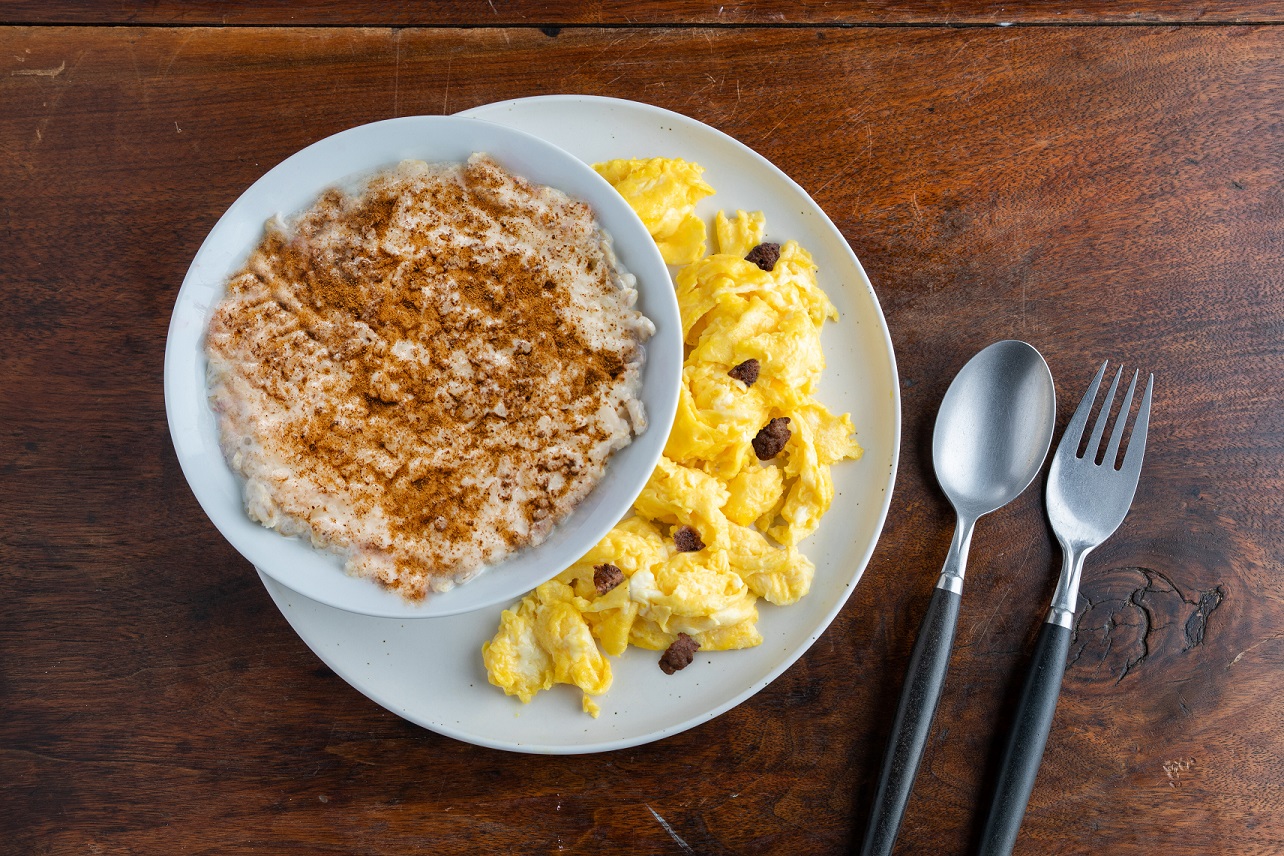 Cinnamon Oatmeal with Turkey and Egg Scramble